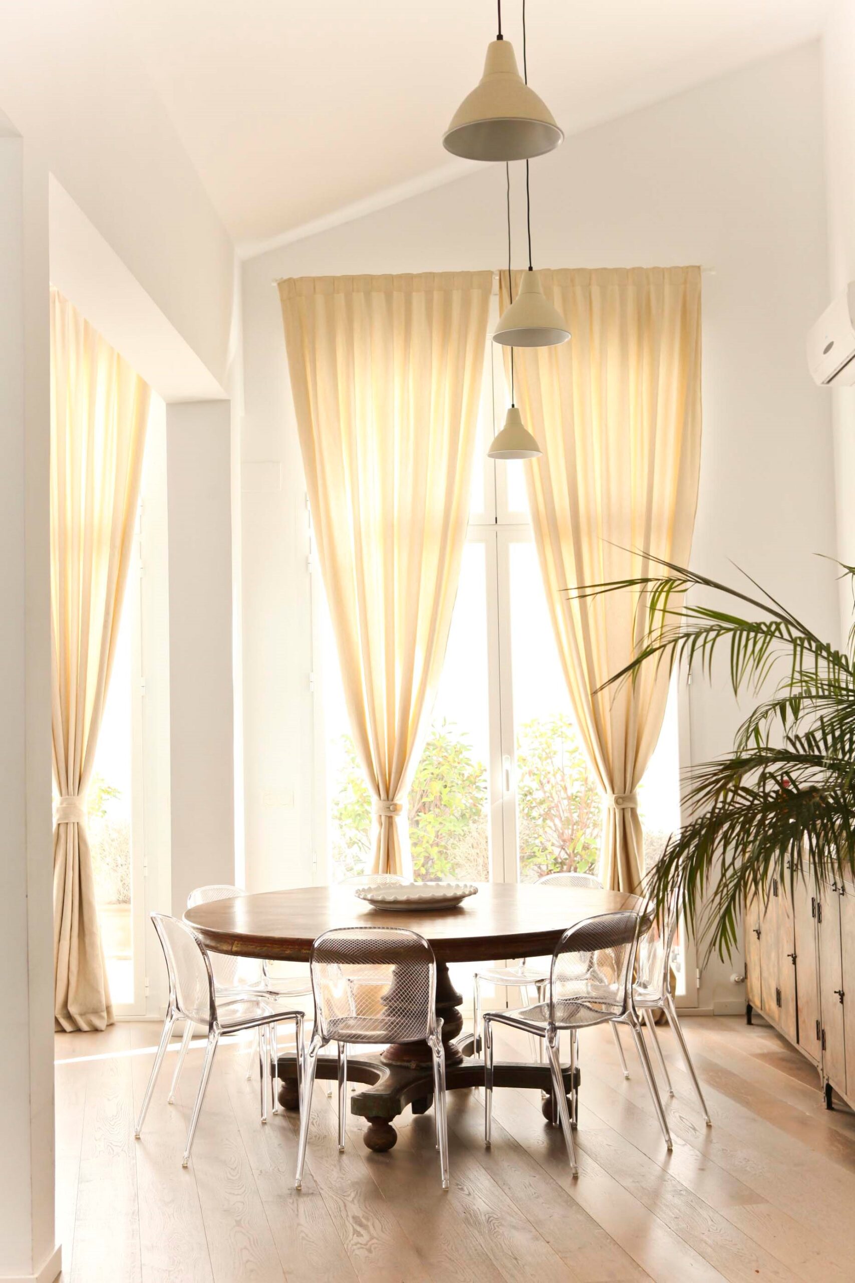 Vista Salon VII